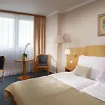 Orea Pyramida 4* براغ