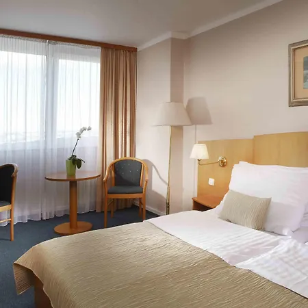 Orea Pyramida 4* براغ