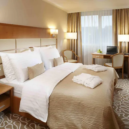Orea Pyramida 4* براغ