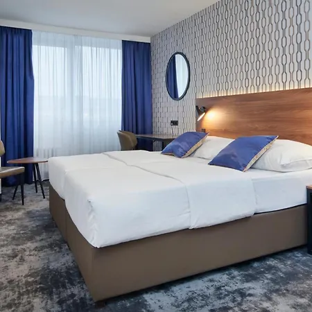 Orea Pyramida 4* براغ